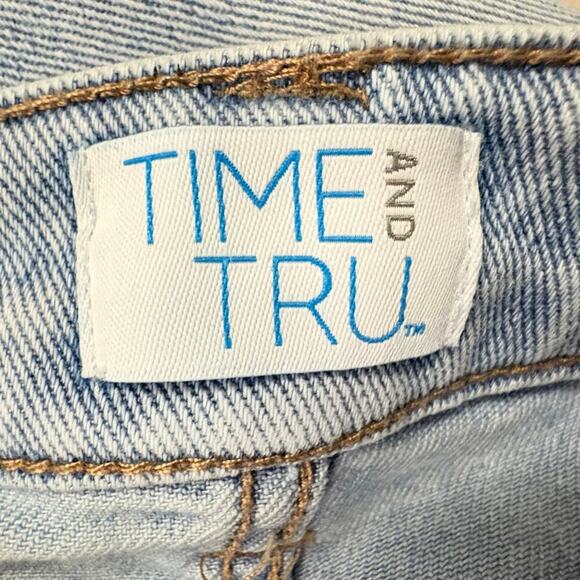 Time and Tru Light Wash Distressed Ankle Jeans Women’s Size 6 Regular Raw Hem - Picture 6 of 8